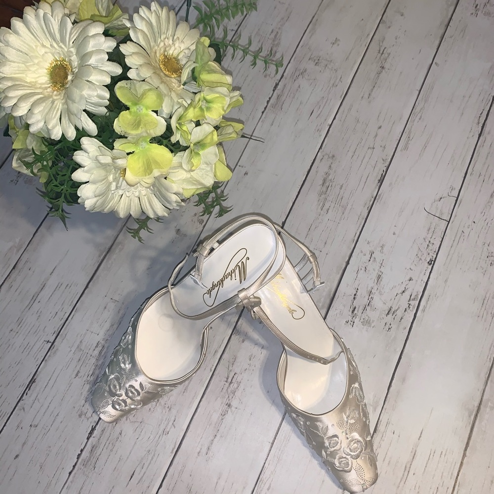 Shoes - Picture 4 of 7